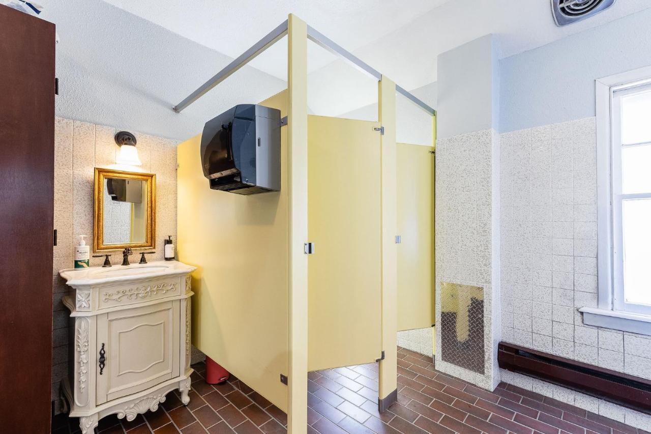College Inn Hotel Seattle Bagian luar foto