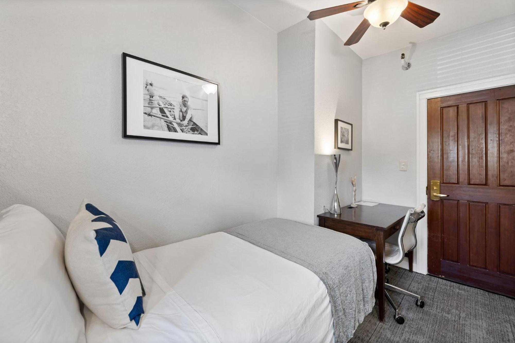College Inn Hotel Seattle Bagian luar foto