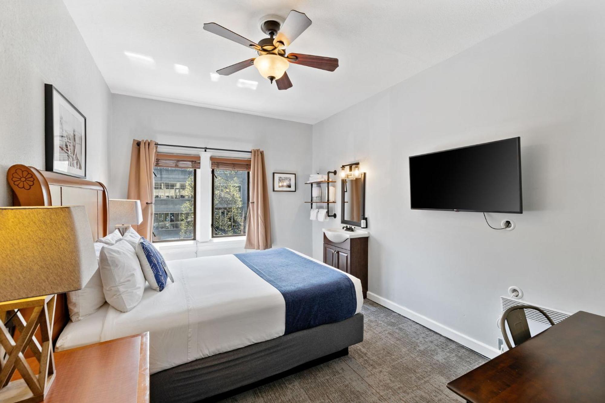 College Inn Hotel Seattle Bagian luar foto