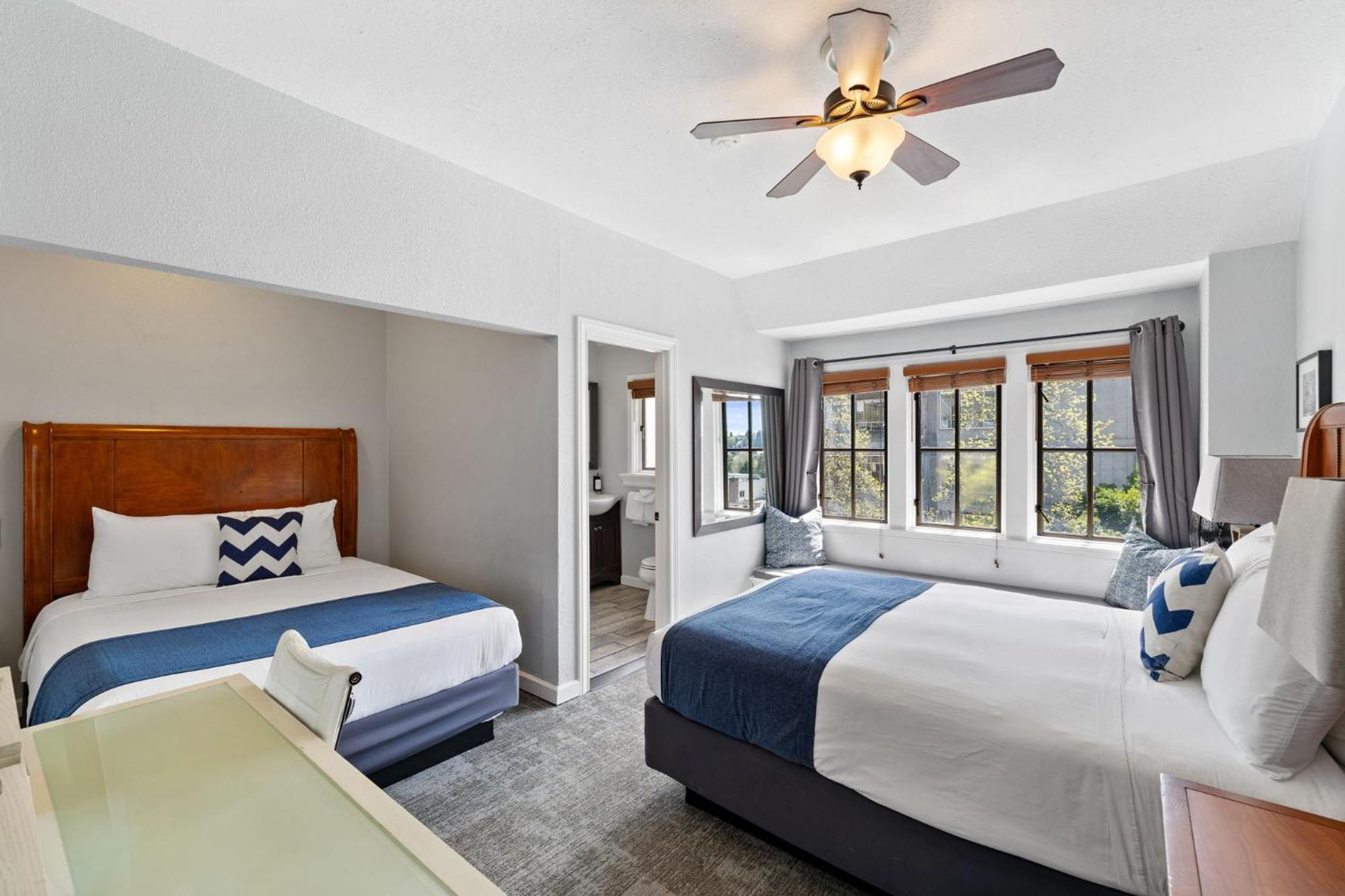 College Inn Hotel Seattle Bagian luar foto