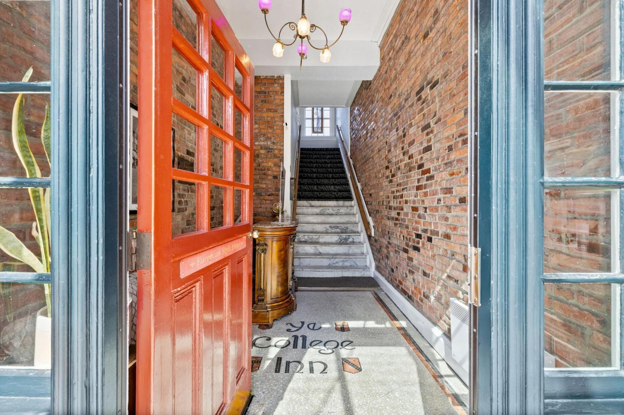 College Inn Hotel Seattle Bagian luar foto