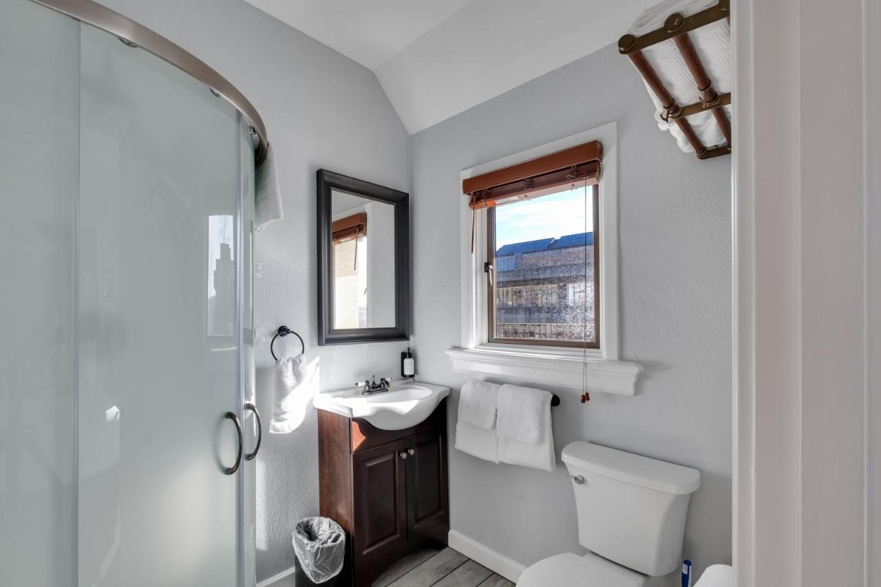 College Inn Hotel Seattle Bagian luar foto