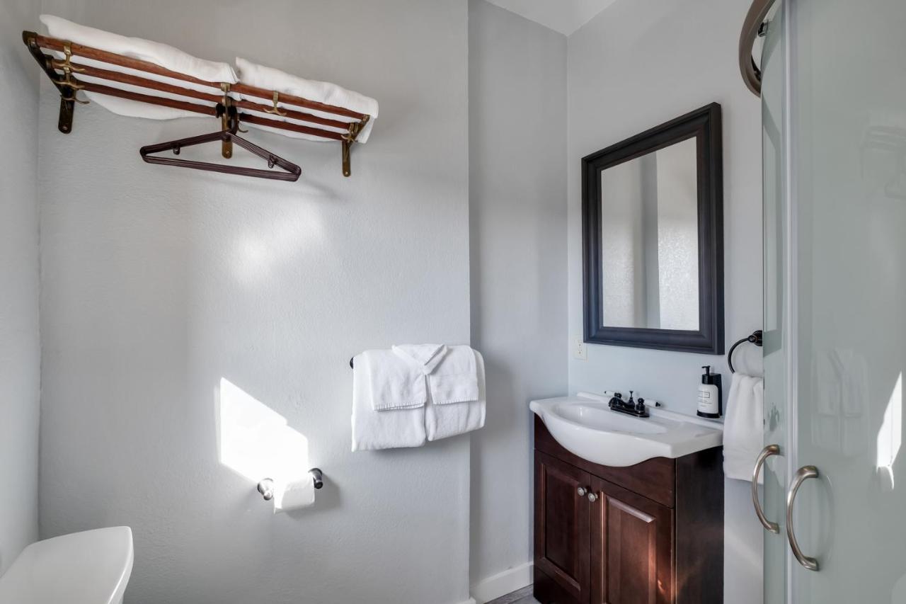 College Inn Hotel Seattle Bagian luar foto