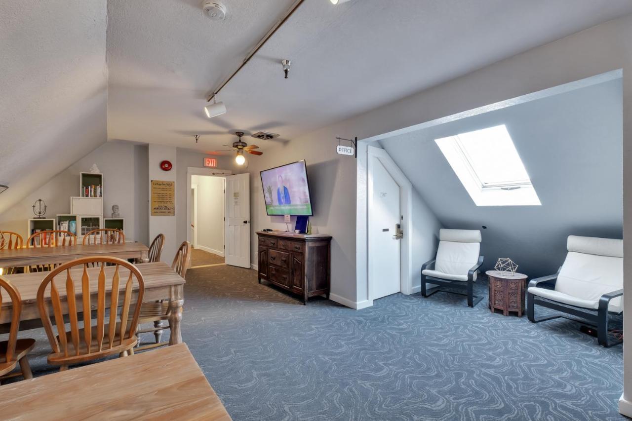 College Inn Hotel Seattle Bagian luar foto